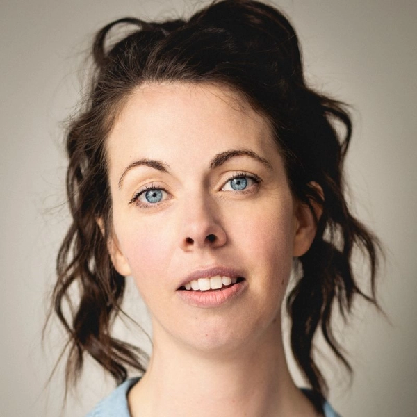 Carolyn Hartvigsen Headshot