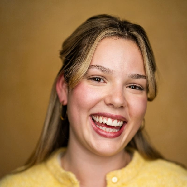 Erin Burrows Headshot