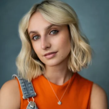 Lara Wollington Headshot